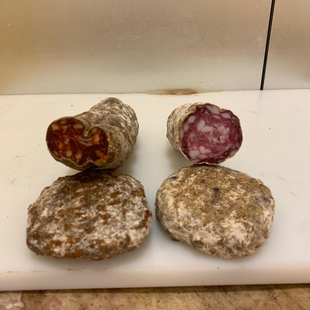 boucherie des gourmets Neuville sur Saône - Saucisson et béret